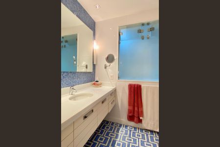Apartamento à venda com 261m², 4 quartos e 2 vagas Apartamento à venda com 261m², 4 quartos e 2 vagasBanheiro social