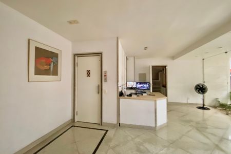 Apartamento à venda com 261m², 4 quartos e 2 vagas Apartamento à venda com 261m², 4 quartos e 2 vagasPortaria