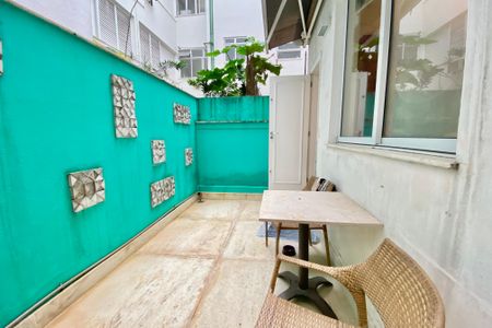 Apartamento à venda com 261m², 4 quartos e 2 vagas Apartamento à venda com 261m², 4 quartos e 2 vagasVaranda