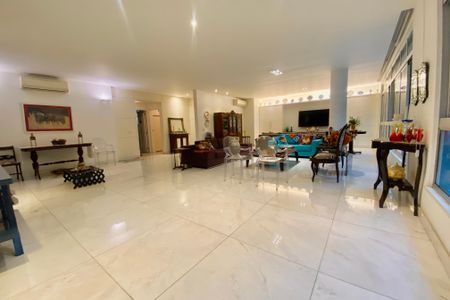Apartamento à venda com 261m², 4 quartos e 2 vagas Apartamento à venda com 261m², 4 quartos e 2 vagasSala