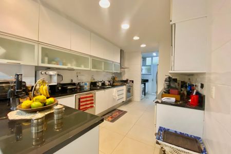 Apartamento à venda com 261m², 4 quartos e 2 vagas Apartamento à venda com 261m², 4 quartos e 2 vagasCozinha