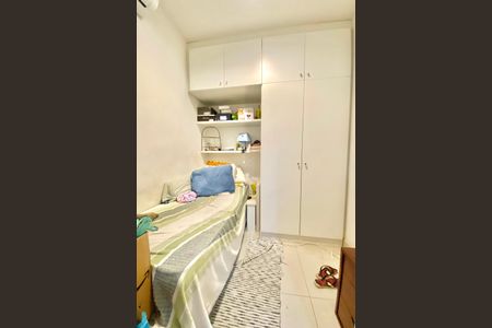 Apartamento à venda com 261m², 4 quartos e 2 vagas Apartamento à venda com 261m², 4 quartos e 2 vagasQuarto de Serviço