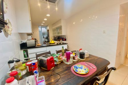 Apartamento à venda com 261m², 4 quartos e 2 vagas Apartamento à venda com 261m², 4 quartos e 2 vagasCozinha