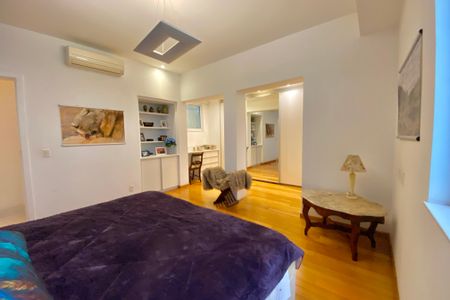 Apartamento à venda com 261m², 4 quartos e 2 vagas Apartamento à venda com 261m², 4 quartos e 2 vagasQuarto 2