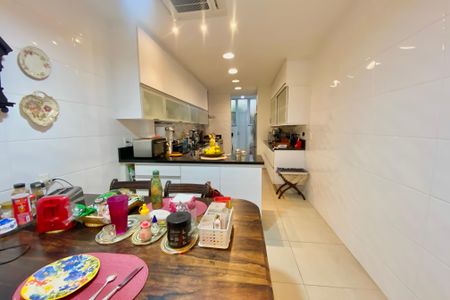 Apartamento à venda com 261m², 4 quartos e 2 vagas Apartamento à venda com 261m², 4 quartos e 2 vagasCozinha