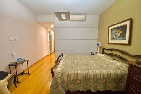 Apartamento à venda com 261m², 4 quartos e 2 vagas Apartamento à venda com 261m², 4 quartos e 2 vagasSuíte