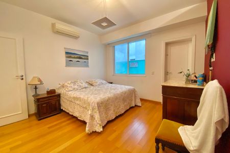 Apartamento à venda com 261m², 4 quartos e 2 vagas Apartamento à venda com 261m², 4 quartos e 2 vagasQuarto 3