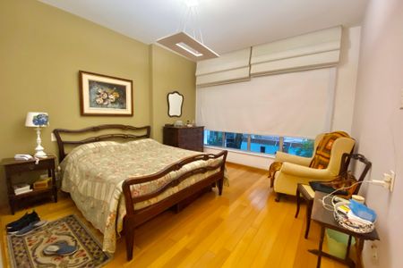 Apartamento à venda com 261m², 4 quartos e 2 vagas Apartamento à venda com 261m², 4 quartos e 2 vagasSuíte