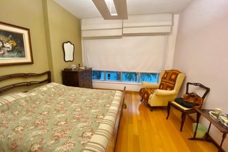 Apartamento à venda com 261m², 4 quartos e 2 vagas Apartamento à venda com 261m², 4 quartos e 2 vagasSuíte