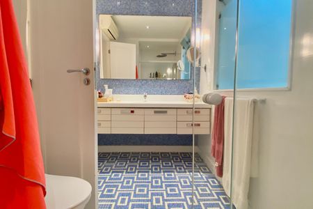 Apartamento à venda com 261m², 4 quartos e 2 vagas Apartamento à venda com 261m², 4 quartos e 2 vagasBanheiro social