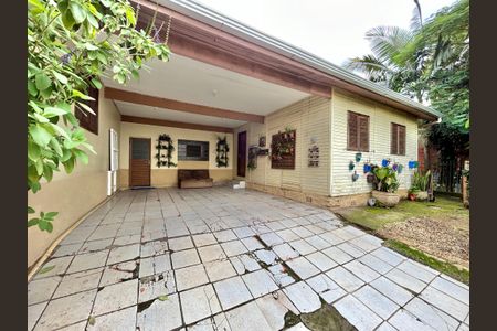 Casa à venda com 490m², 3 quartos e 3 vagasFachada