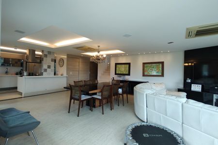 Casa de condomínio à venda com 441m², 3 quartos e 2 vagasSala