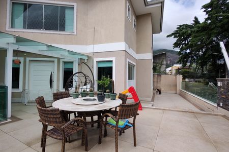 Casa de condomínio à venda com 441m², 3 quartos e 2 vagasFachada