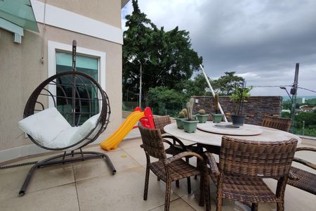 Casa de condomínio à venda com 441m², 3 quartos e 2 vagasQuintal