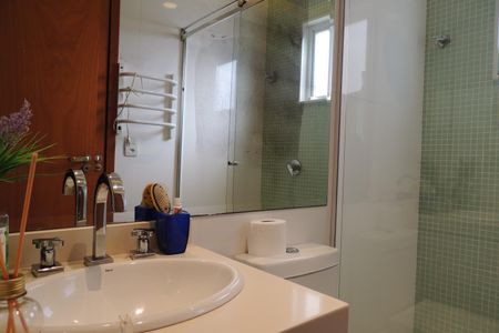 Casa de condomínio à venda com 441m², 3 quartos e 2 vagasBanheiro da Suíte 1