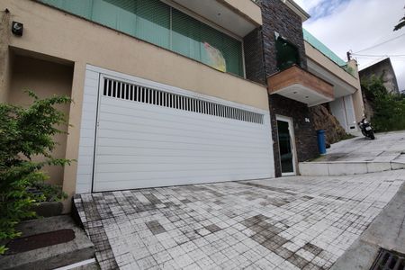 Casa de condomínio à venda com 441m², 3 quartos e 2 vagasFachada