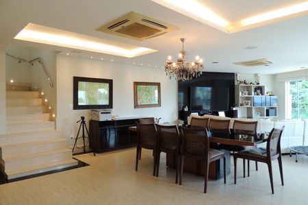 Casa de condomínio à venda com 441m², 3 quartos e 2 vagasSala