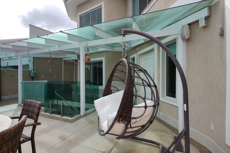 Casa de condomínio à venda com 441m², 3 quartos e 2 vagasQuintal