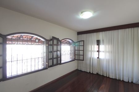 Casa à venda com 830m², 4 quartos e 4 vagasSala