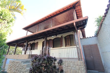 Casa à venda com 830m², 4 quartos e 4 vagasFachada