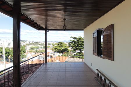 Casa à venda com 830m², 4 quartos e 4 vagasVaranda