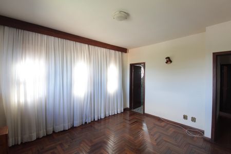 Casa à venda com 830m², 4 quartos e 4 vagasSuite