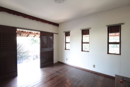 Casa à venda com 830m², 4 quartos e 4 vagasSala de TV