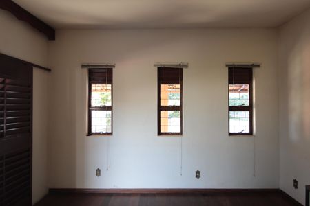 Casa à venda com 830m², 4 quartos e 4 vagasSala de TV