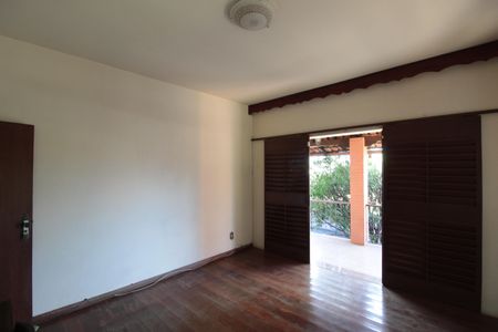 Casa à venda com 830m², 4 quartos e 4 vagasSala de TV