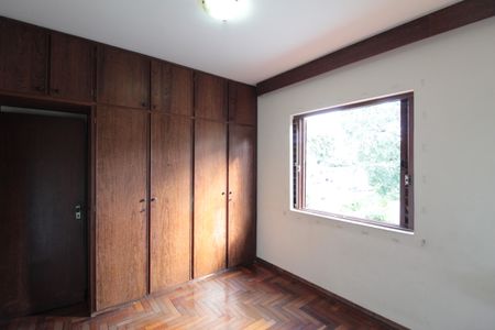 Casa à venda com 830m², 4 quartos e 4 vagasQuarto 2