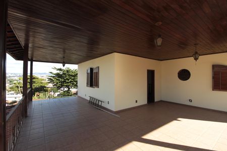 Casa à venda com 830m², 4 quartos e 4 vagasVaranda