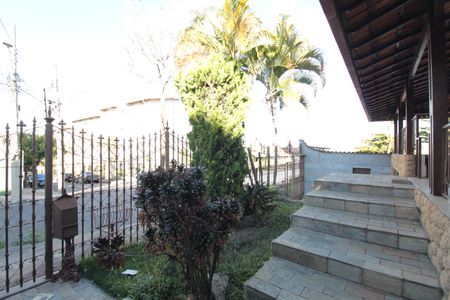 Casa à venda com 830m², 4 quartos e 4 vagasFachada