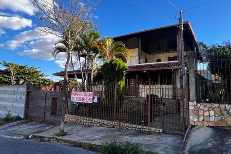 Casa à venda com 830m², 4 quartos e 4 vagasFachada