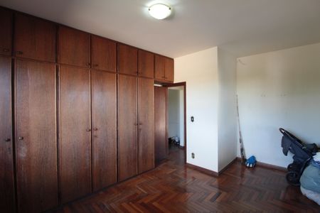 Casa à venda com 830m², 4 quartos e 4 vagasQuarto 1