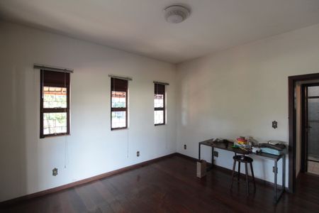 Casa à venda com 830m², 4 quartos e 4 vagasSala de TV