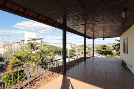 Casa à venda com 830m², 4 quartos e 4 vagasVaranda