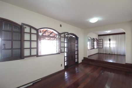 Casa à venda com 830m², 4 quartos e 4 vagasSala