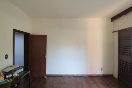 Casa à venda com 830m², 4 quartos e 4 vagasSala de TV