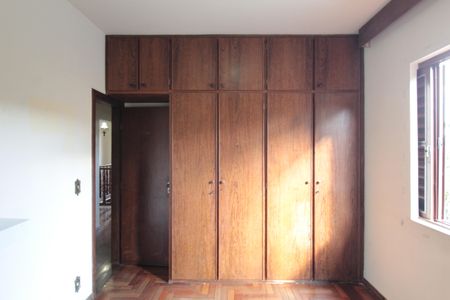 Casa à venda com 830m², 4 quartos e 4 vagasQuarto 2