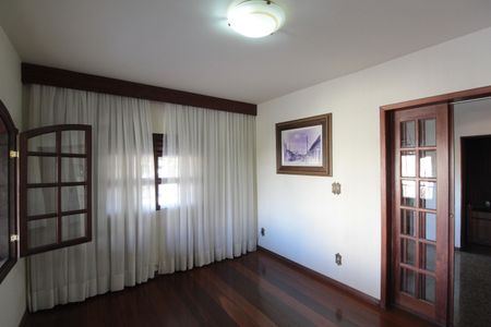 Casa à venda com 830m², 4 quartos e 4 vagasSala