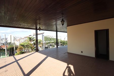 Casa à venda com 830m², 4 quartos e 4 vagasVaranda