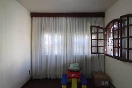 Casa à venda com 830m², 4 quartos e 4 vagasSala