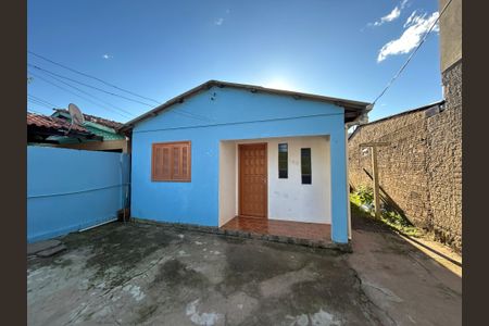 Casa à venda com 72m², 3 quartos e sem vaga Casa à venda com 72m², 3 quartos e sem vagaFachada