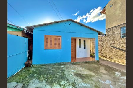 Casa à venda com 72m², 3 quartos e sem vaga Casa à venda com 72m², 3 quartos e sem vagaFachada