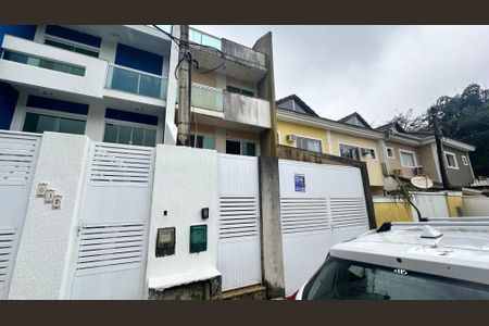 Casa de condomínio à venda com 260m², 3 quartos e 2 vagas Casa de condomínio à venda com 260m², 3 quartos e 2 vagasPlaquinha