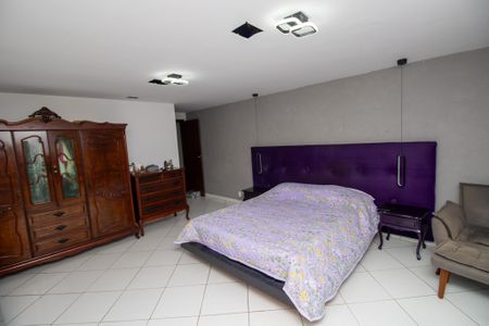 Casa de condomínio à venda com 260m², 3 quartos e 2 vagas Casa de condomínio à venda com 260m², 3 quartos e 2 vagasSuíte