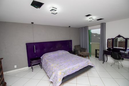 Casa de condomínio à venda com 260m², 3 quartos e 2 vagas Casa de condomínio à venda com 260m², 3 quartos e 2 vagasSuíte