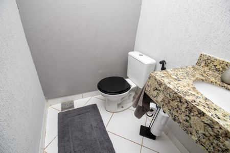 Casa de condomínio à venda com 260m², 3 quartos e 2 vagas Casa de condomínio à venda com 260m², 3 quartos e 2 vagasLavabo Terraço