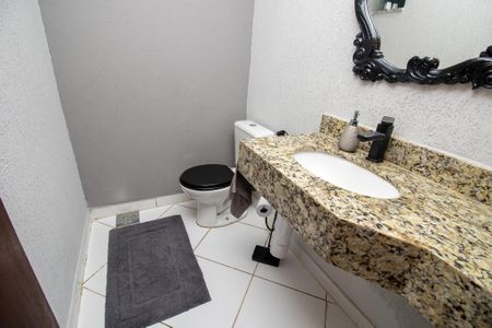 Casa de condomínio à venda com 260m², 3 quartos e 2 vagas Casa de condomínio à venda com 260m², 3 quartos e 2 vagasLavabo Terraço