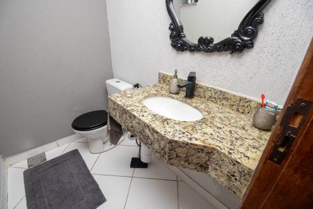 Casa de condomínio à venda com 260m², 3 quartos e 2 vagas Casa de condomínio à venda com 260m², 3 quartos e 2 vagasLavabo Terraço